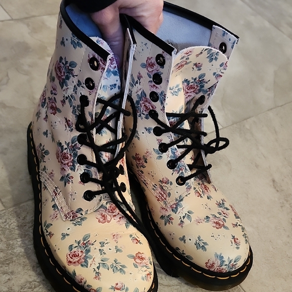Floral Lace-Up Boots - Picture 6 of 8